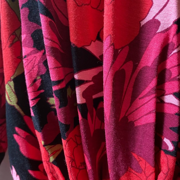 Zara Trafaluc floral asymmetrical blouse. Fun, flirty and sexy! - Picture 2 of 2